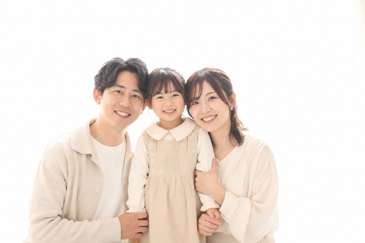 家族写真,家族,記念写真,仲良し,自然光