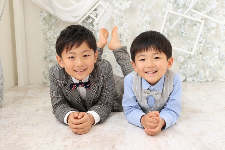 七五三写真,七五三撮影,5歳七五三,七五三男の子,元気な笑顔の兄弟ポートレート