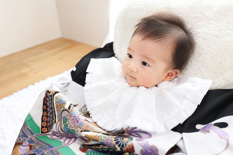 お宮参り写真,お宮参り,百日祝い,男の子,宮参り,柔らかな光の中の赤ちゃん