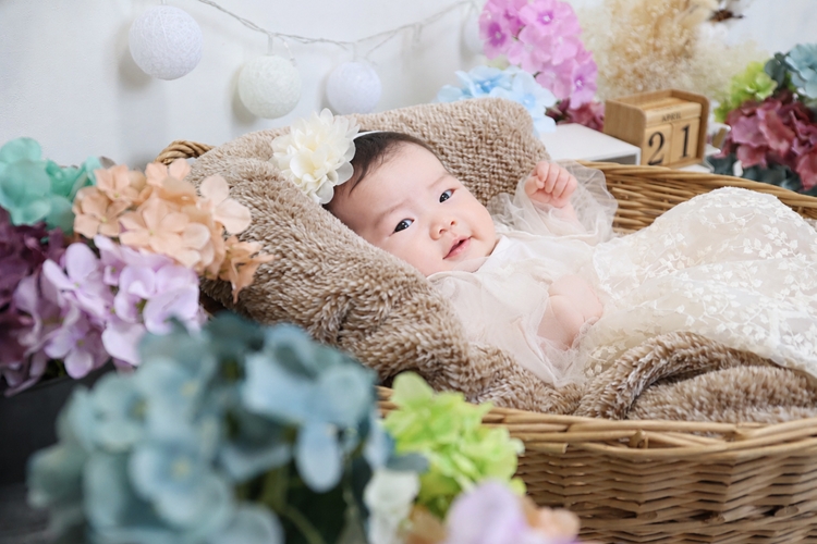 お宮参り写真,お宮参り,百日祝い,女の子家族,宮参り,赤ちゃんの優しい瞬間