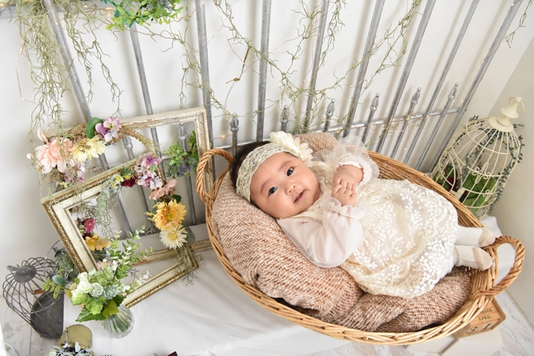お宮参り写真,お宮参り,百日祝い,女の子家族,宮参り,赤ちゃんの可愛いナチュラルポートレート